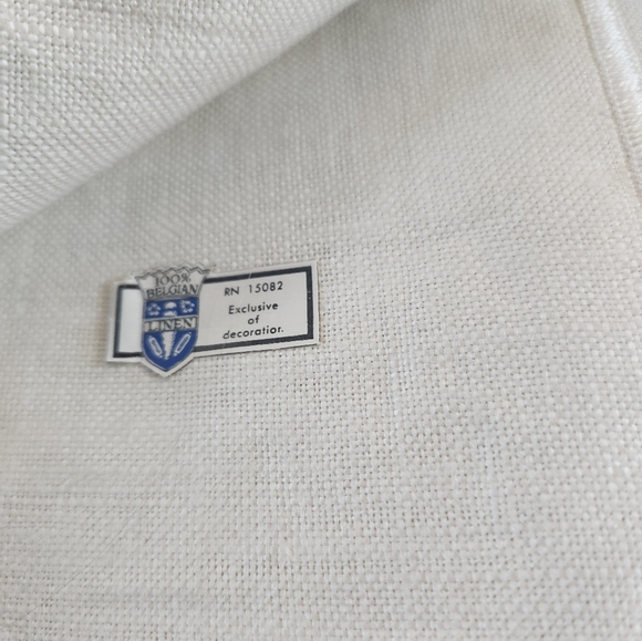 100% Linen Tablecloth Vintage made by Paragon Linens. 52" X 52" square w - Picture 2 of 6